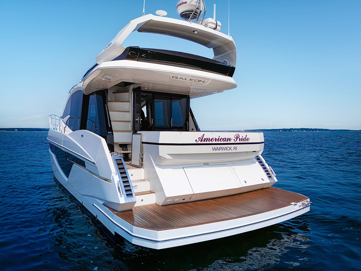 Yacht Photo 11